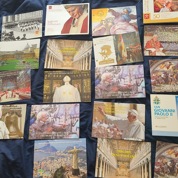 Vatican coin stamp folders - Picture 4 of 5